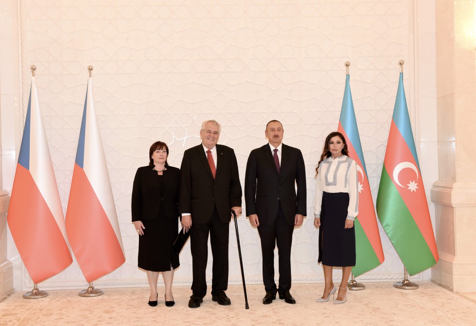 Official meeting ceremony held in Azerbaijan for Czech president