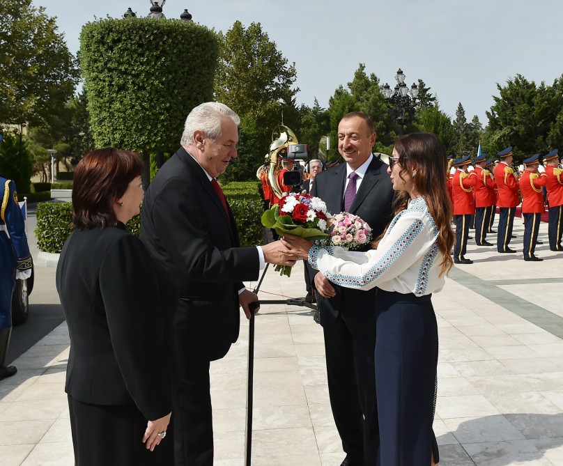 Official meeting ceremony held in Azerbaijan for Czech president