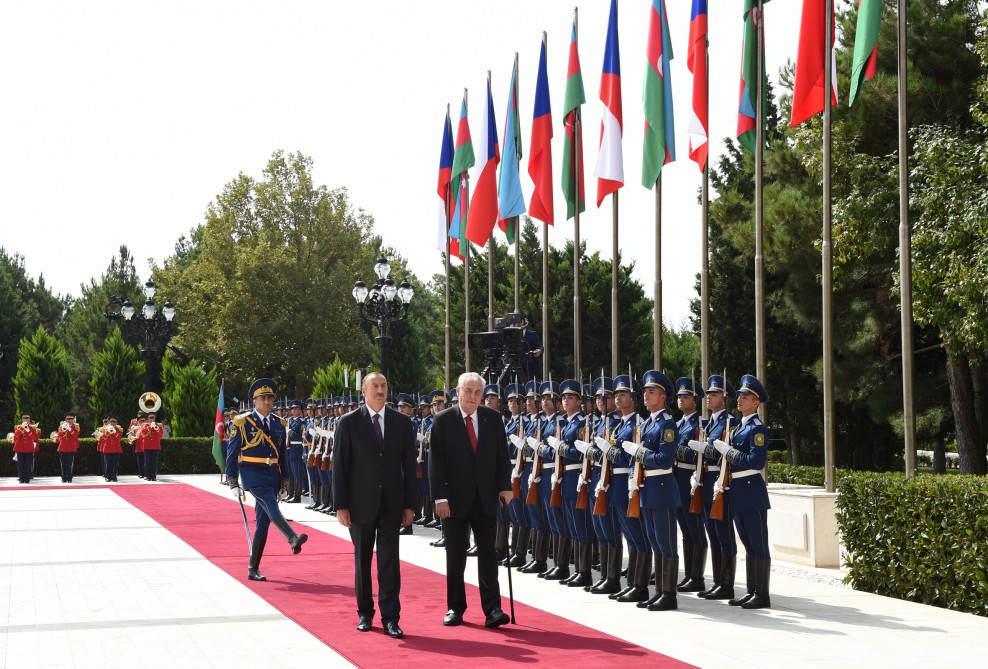 Official meeting ceremony held in Azerbaijan for Czech president