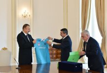 President Aliyev meets with members of Azerbaijan`s national polo team