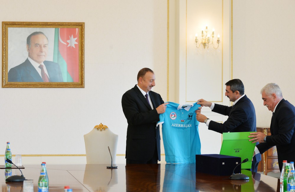 President Aliyev meets with members of Azerbaijan`s national polo team