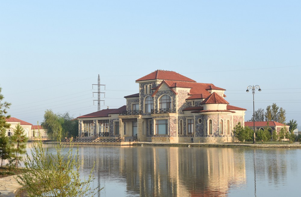 Azerbaijani president reviews roadside recreation center in Ujar
