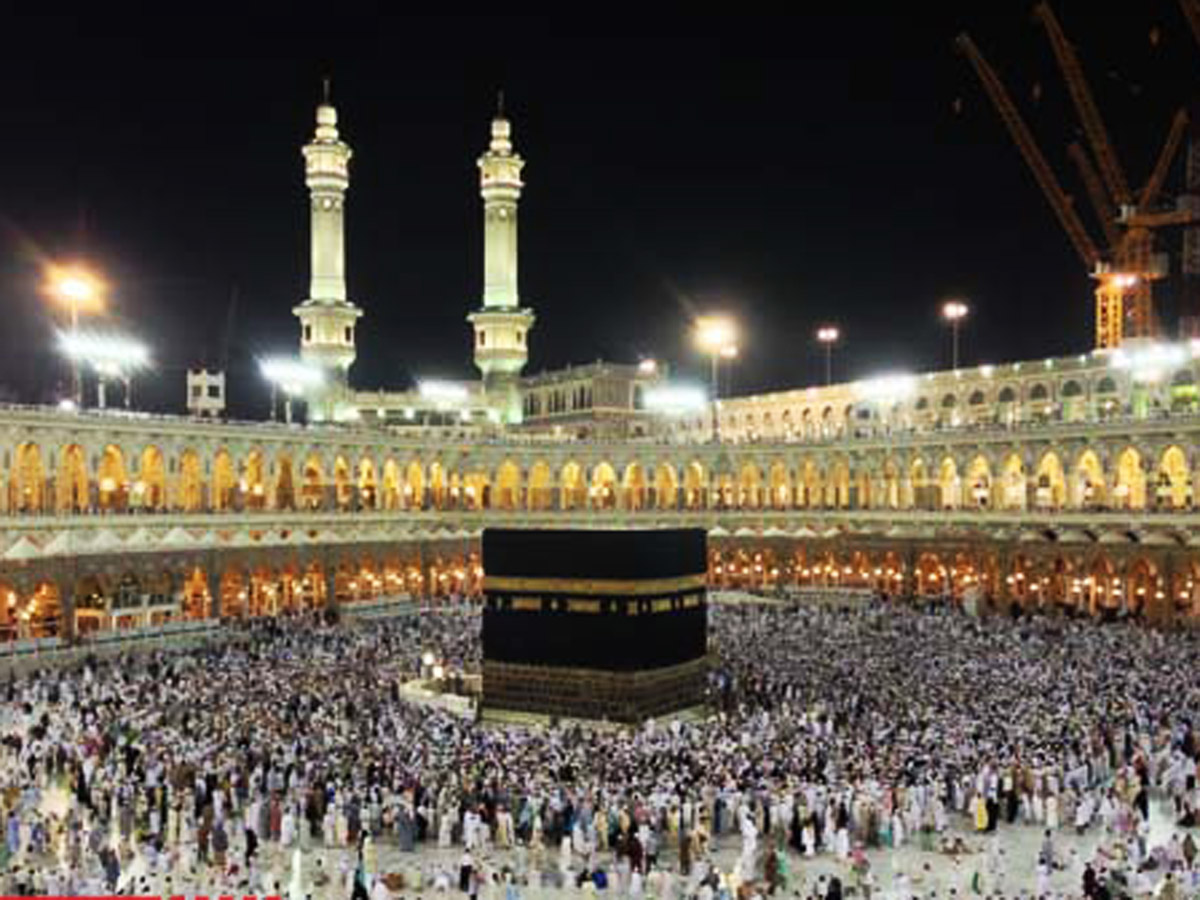 Muslim pilgrims descend on Mecca for haj, Saudis warn against politics