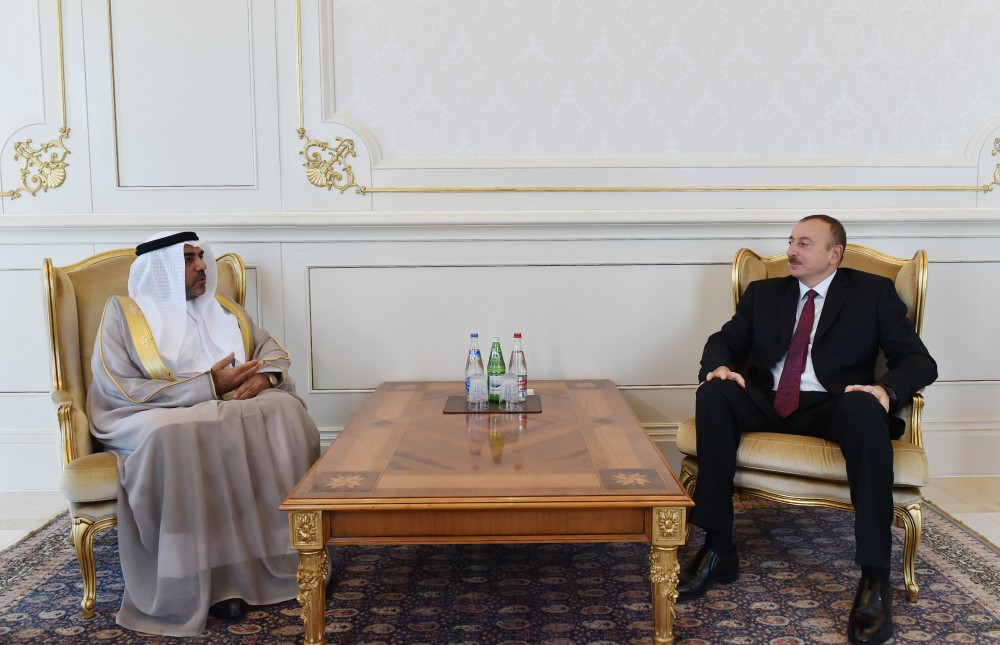 Azerbaijani president receives credentials of incoming UAE ambassador (PHOTO)