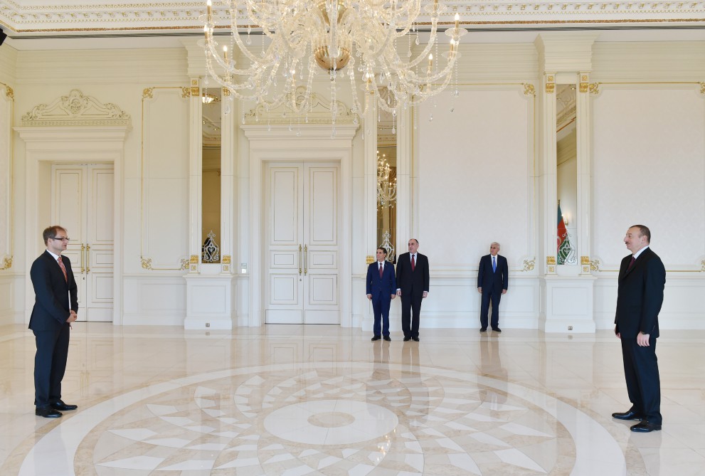Azerbaijani president accepts credentials of newly-appointed Swiss ambassador