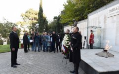 Azerbaijani president visits Heroes Memorial in Tbilisi