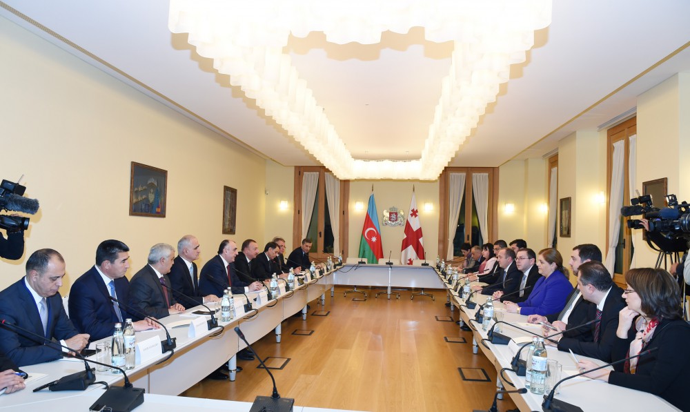 Azerbaijani, Georgian presidents hold expanded meeting
