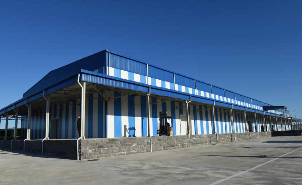 Azerbaijani, Georgian presidents review cold storage complex in Marneuli