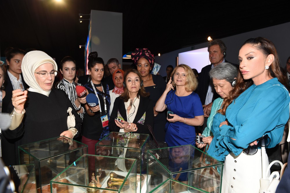 Azerbaijan’s First Lady visits exhibition at “G-20”-“Yurt” cultural area