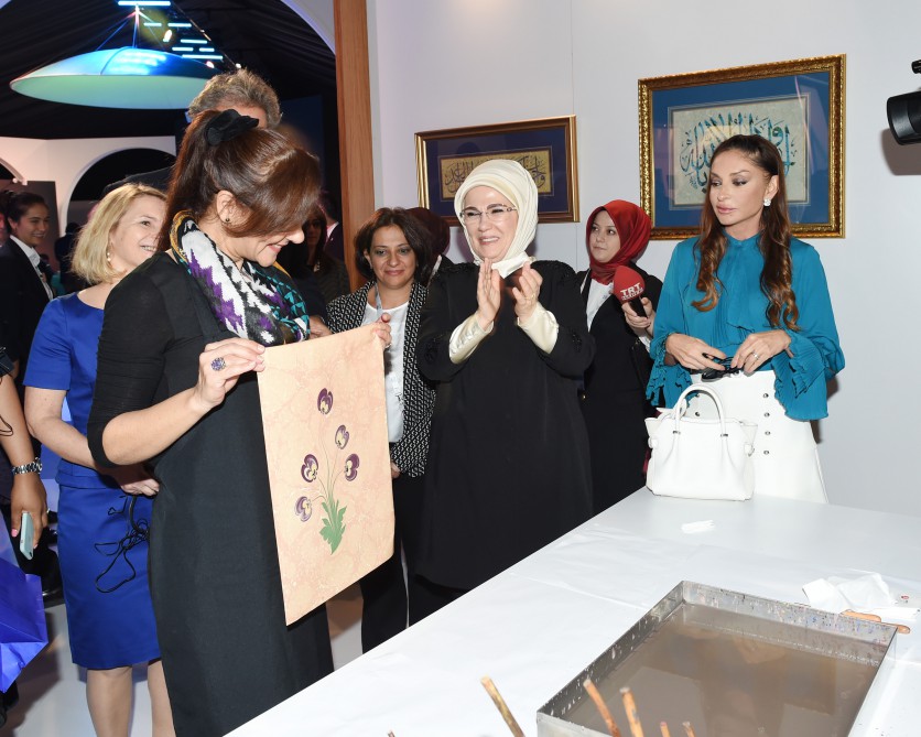 Azerbaijan’s First Lady visits exhibition at “G-20”-“Yurt” cultural area