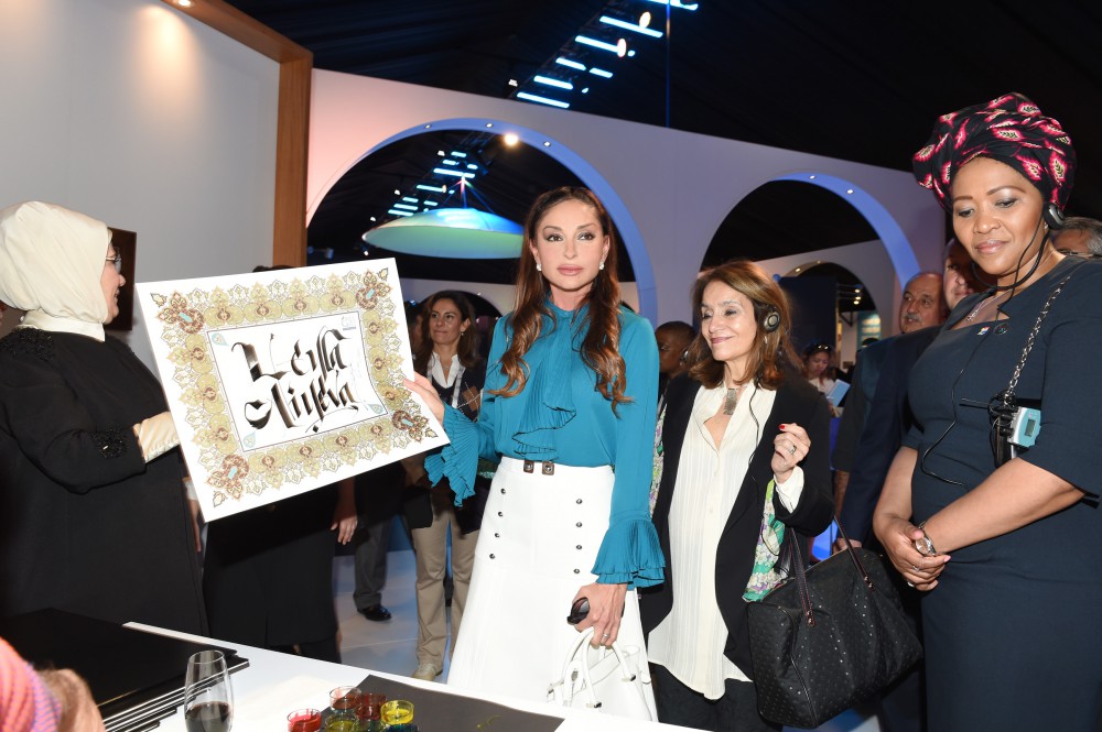 Azerbaijan’s First Lady visits exhibition at “G-20”-“Yurt” cultural area