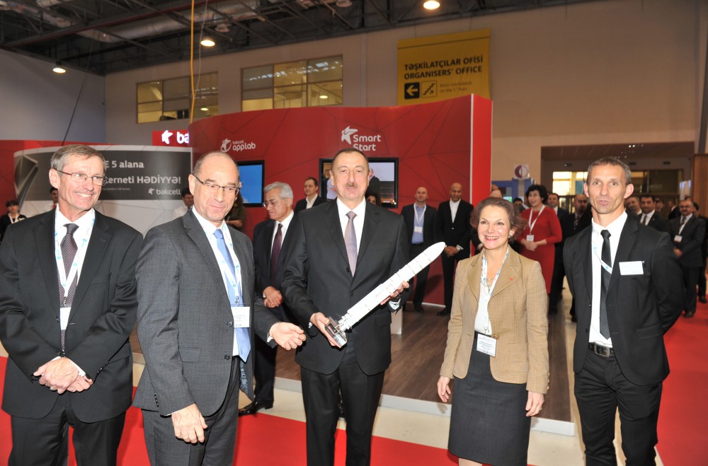 Azerbaijani president visited Bakutel 2015 exhibition (PHOTO)
