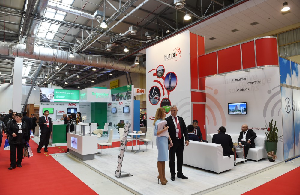 Azerbaijani president visited Bakutel 2015 exhibition (PHOTO)