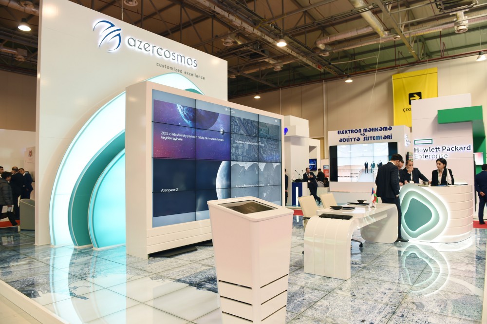 Azerbaijani president visited Bakutel 2015 exhibition (PHOTO)