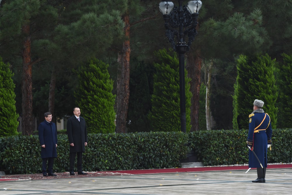 Official welcoming ceremony for Turkish PM held in Baku (PHOTO)