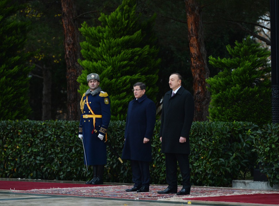 Official welcoming ceremony for Turkish PM held in Baku (PHOTO)