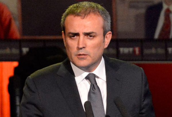 Turkish minister urges foreign tourists not to leave country
