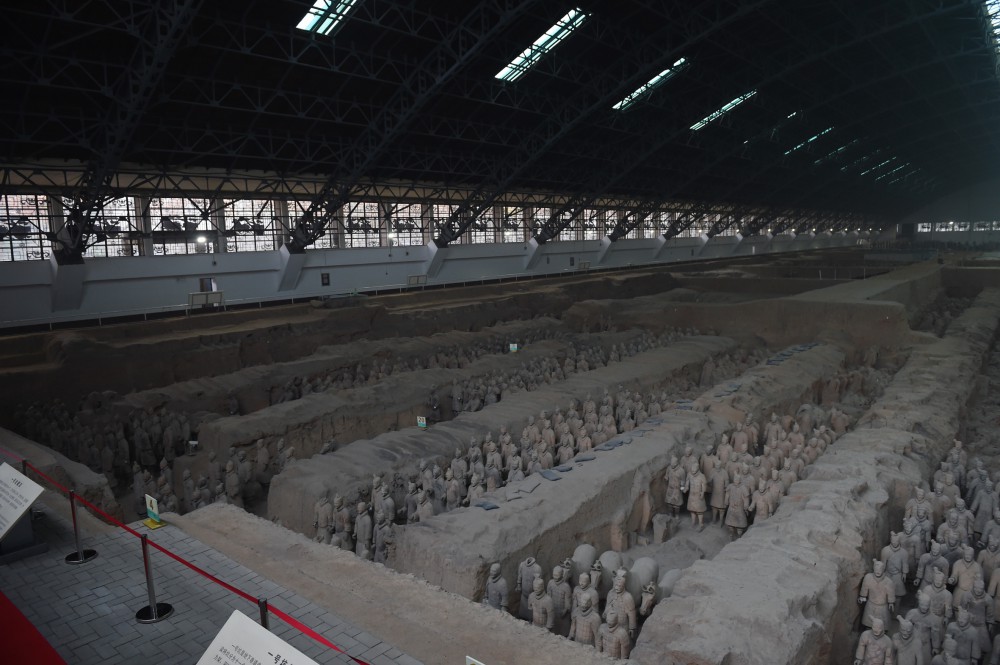 President Ilham Aliyev views Terracotta Army Museum in China