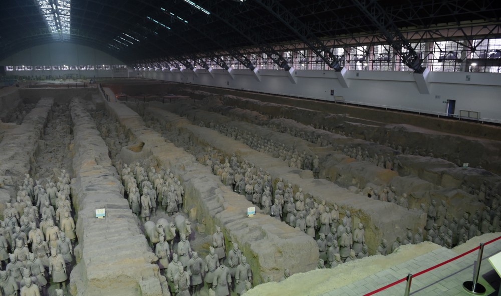 President Ilham Aliyev views Terracotta Army Museum in China