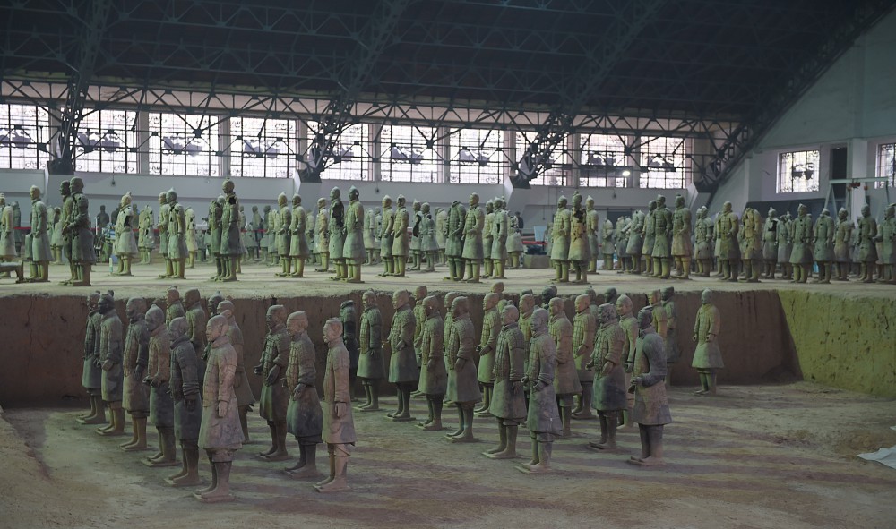 President Ilham Aliyev views Terracotta Army Museum in China