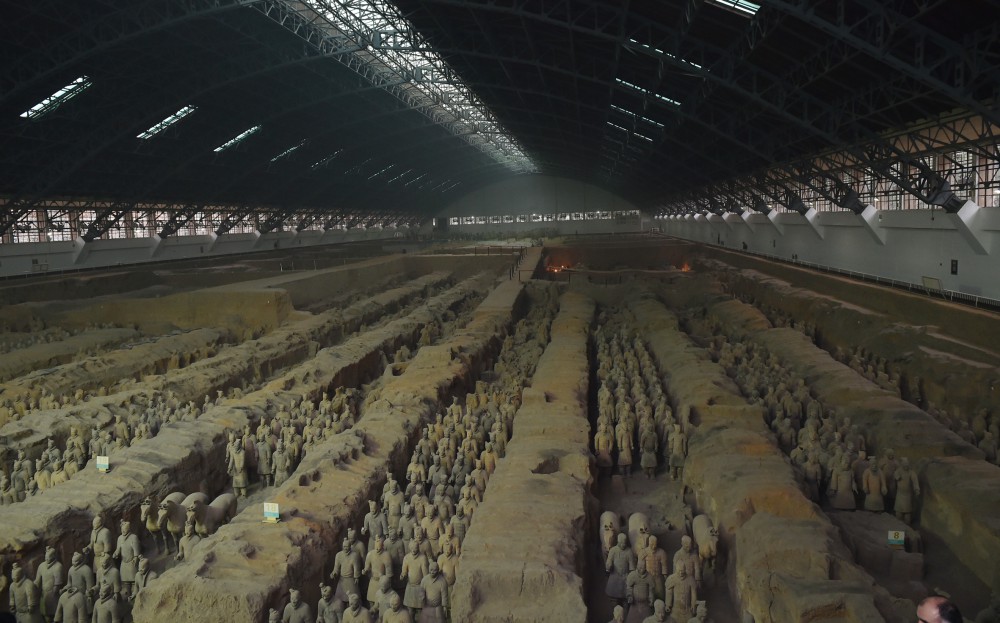 President Ilham Aliyev views Terracotta Army Museum in China