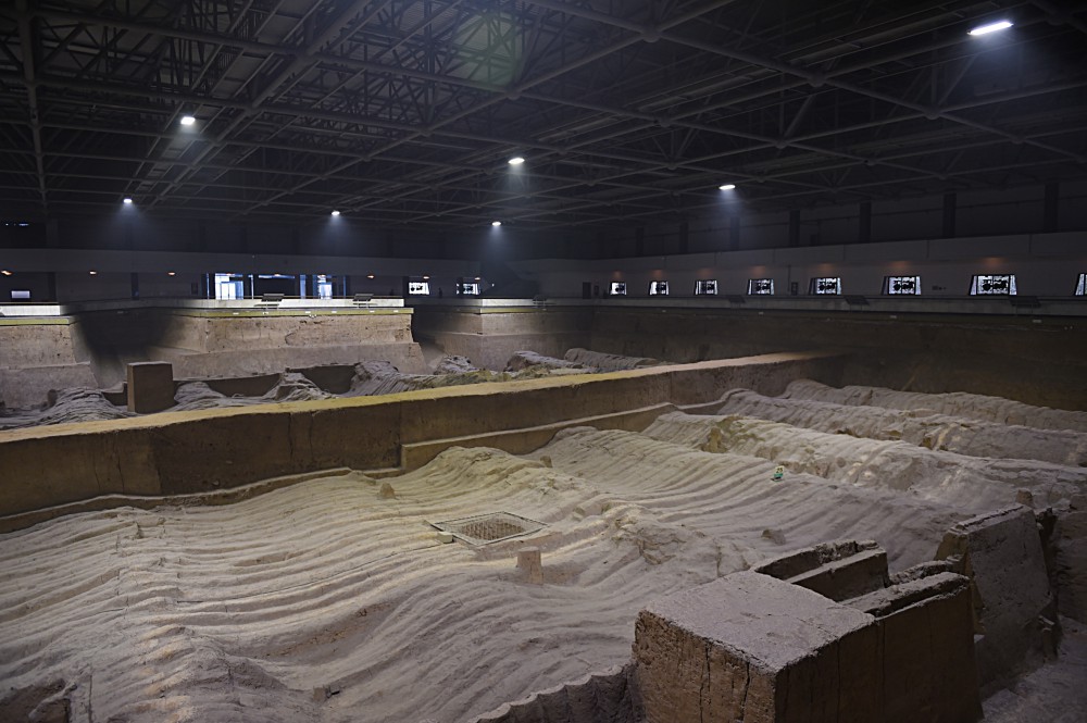 President Ilham Aliyev views Terracotta Army Museum in China