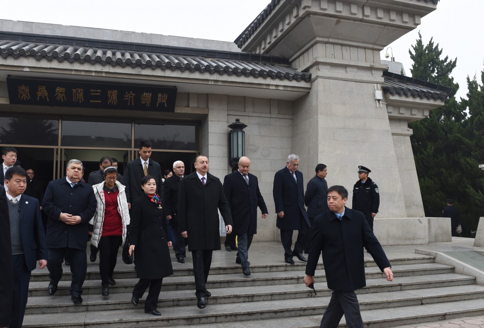 President Ilham Aliyev views Terracotta Army Museum in China