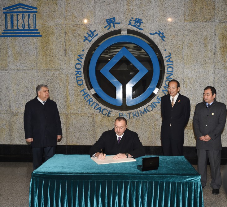 President Ilham Aliyev views Terracotta Army Museum in China