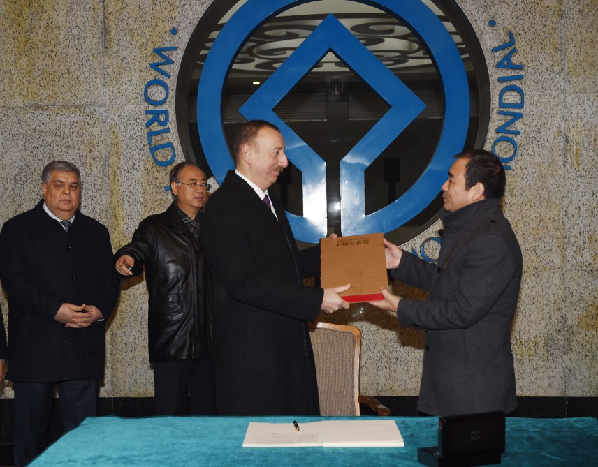 President Ilham Aliyev views Terracotta Army Museum in China
