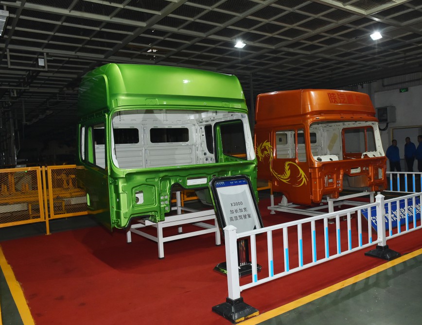 President Aliyev visits Shaanxi Automobile Group in Xian (PHOTO)