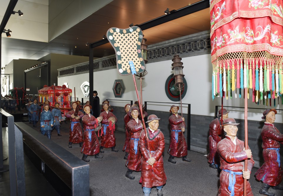 President Aliyev views Capital Museum in Beijing