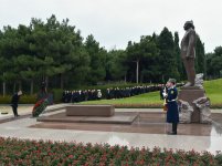 Azerbaijani president pays tribute to national leader Heydar Aliyev