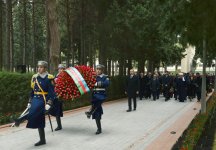 Azerbaijani president pays tribute to national leader Heydar Aliyev