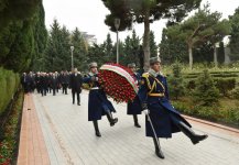 Azerbaijani president pays tribute to national leader Heydar Aliyev