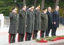 Azerbaijani public visits Alley of Honor to commemorate 12th death anniversary of Heydar Aliyev (PHOTO-VİDEO)