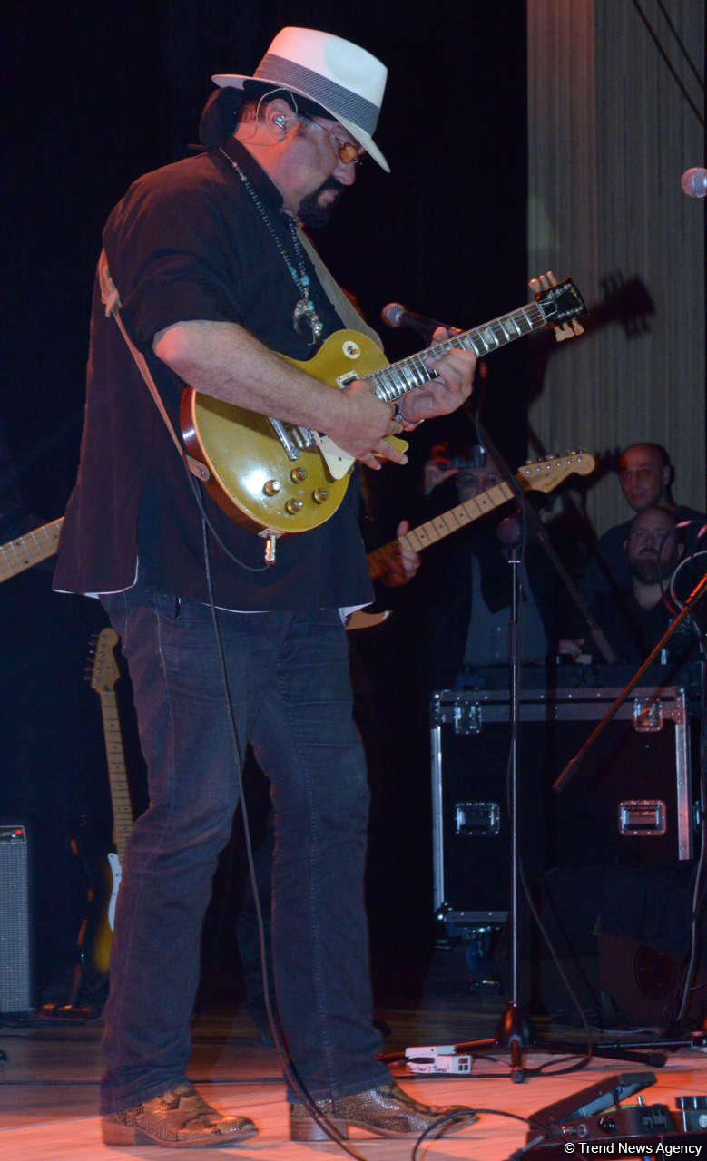 Stunning show by Steven Seagal in Baku (PHOTO)