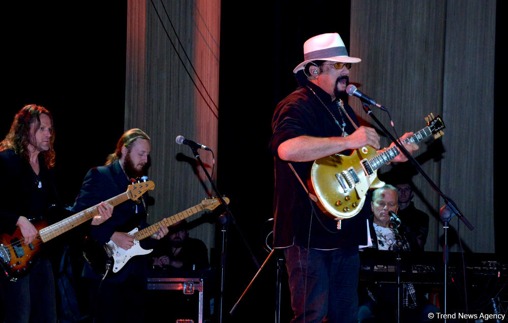 Stunning show by Steven Seagal in Baku (PHOTO)