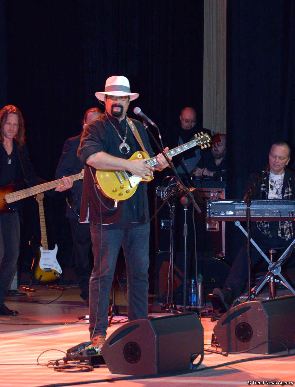 Stunning show by Steven Seagal in Baku (PHOTO)