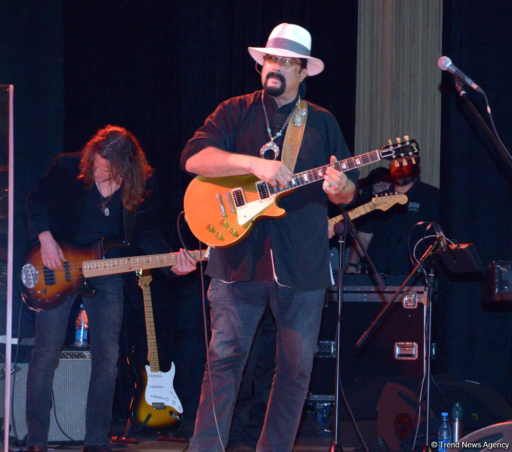Stunning show by Steven Seagal in Baku (PHOTO)