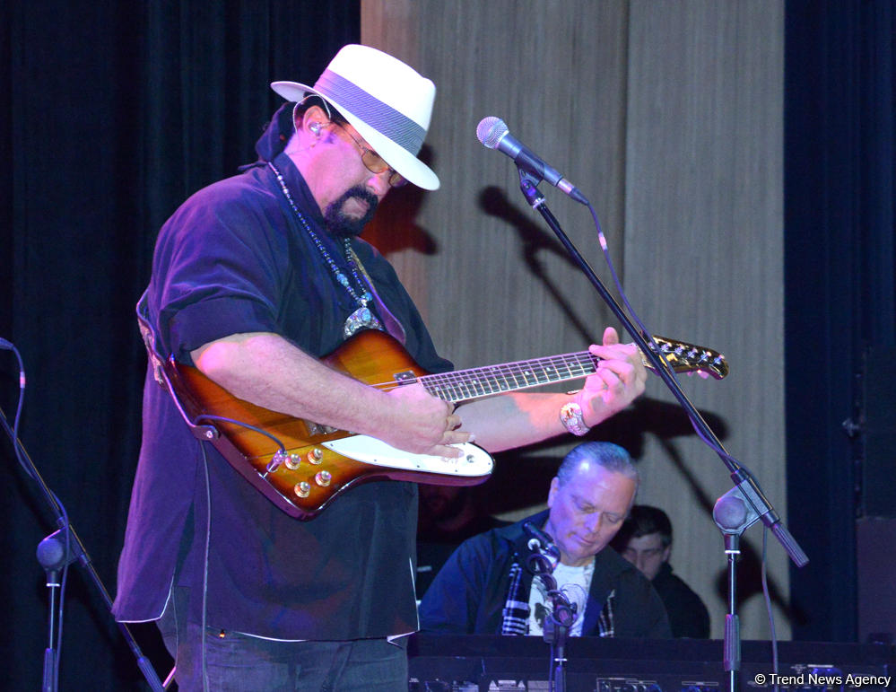 Stunning show by Steven Seagal in Baku (PHOTO)