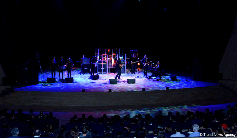 Stunning show by Steven Seagal in Baku (PHOTO)