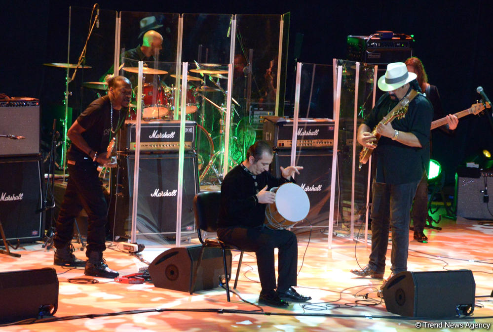 Stunning show by Steven Seagal in Baku (PHOTO)