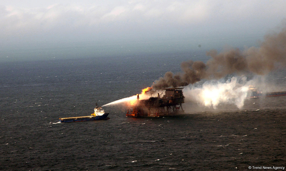 Firefighting underway at faulty platform in Caspian (PHOTO)