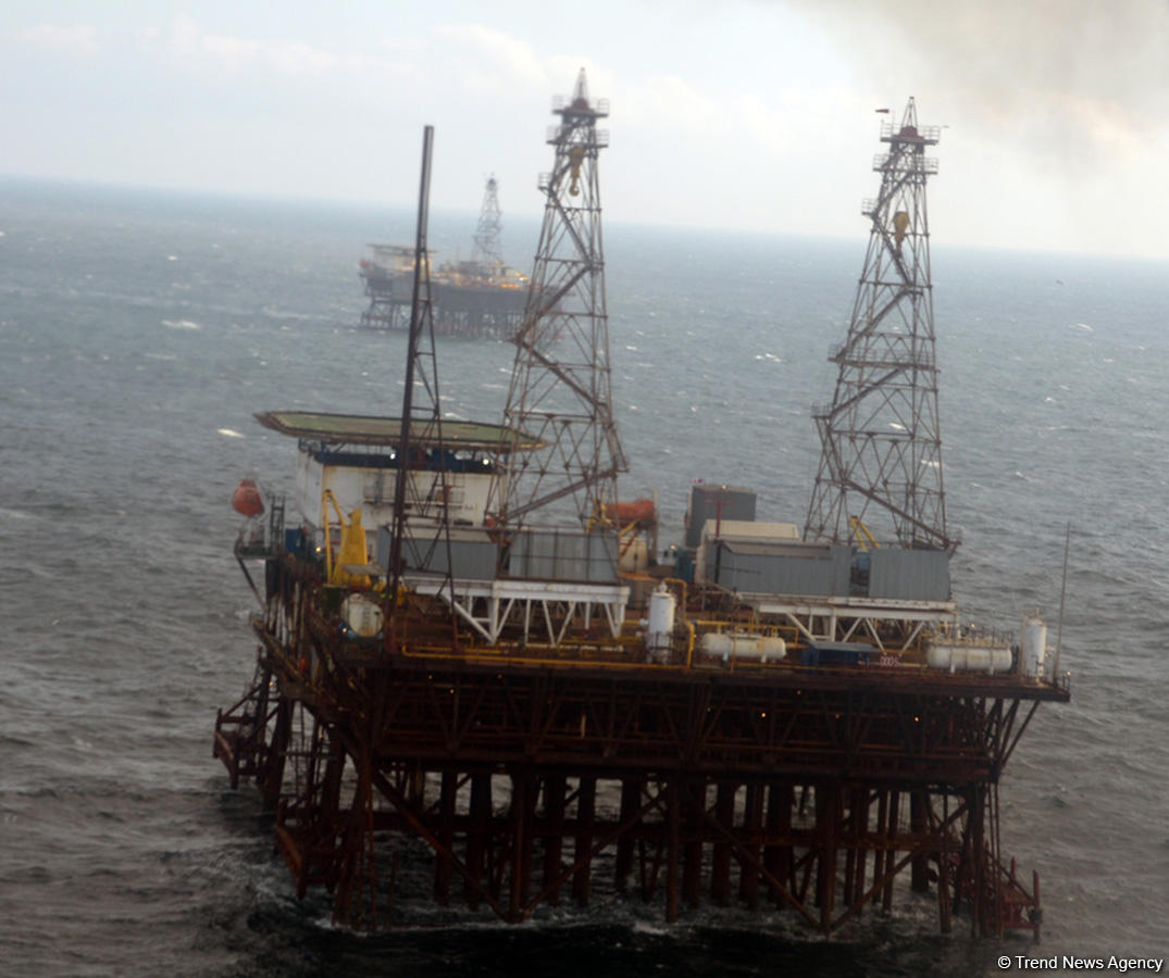 Firefighting underway at faulty platform in Caspian (PHOTO)