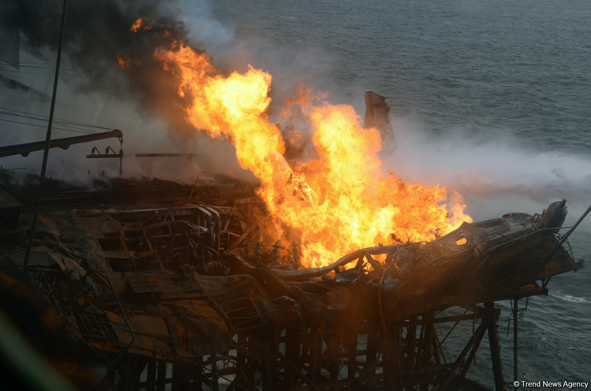 Firefighting underway at faulty platform in Caspian (PHOTO)