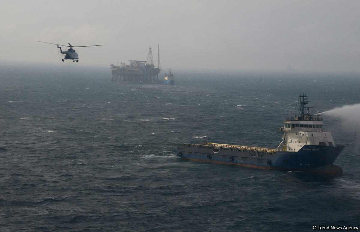 Firefighting underway at faulty platform in Caspian (PHOTO)