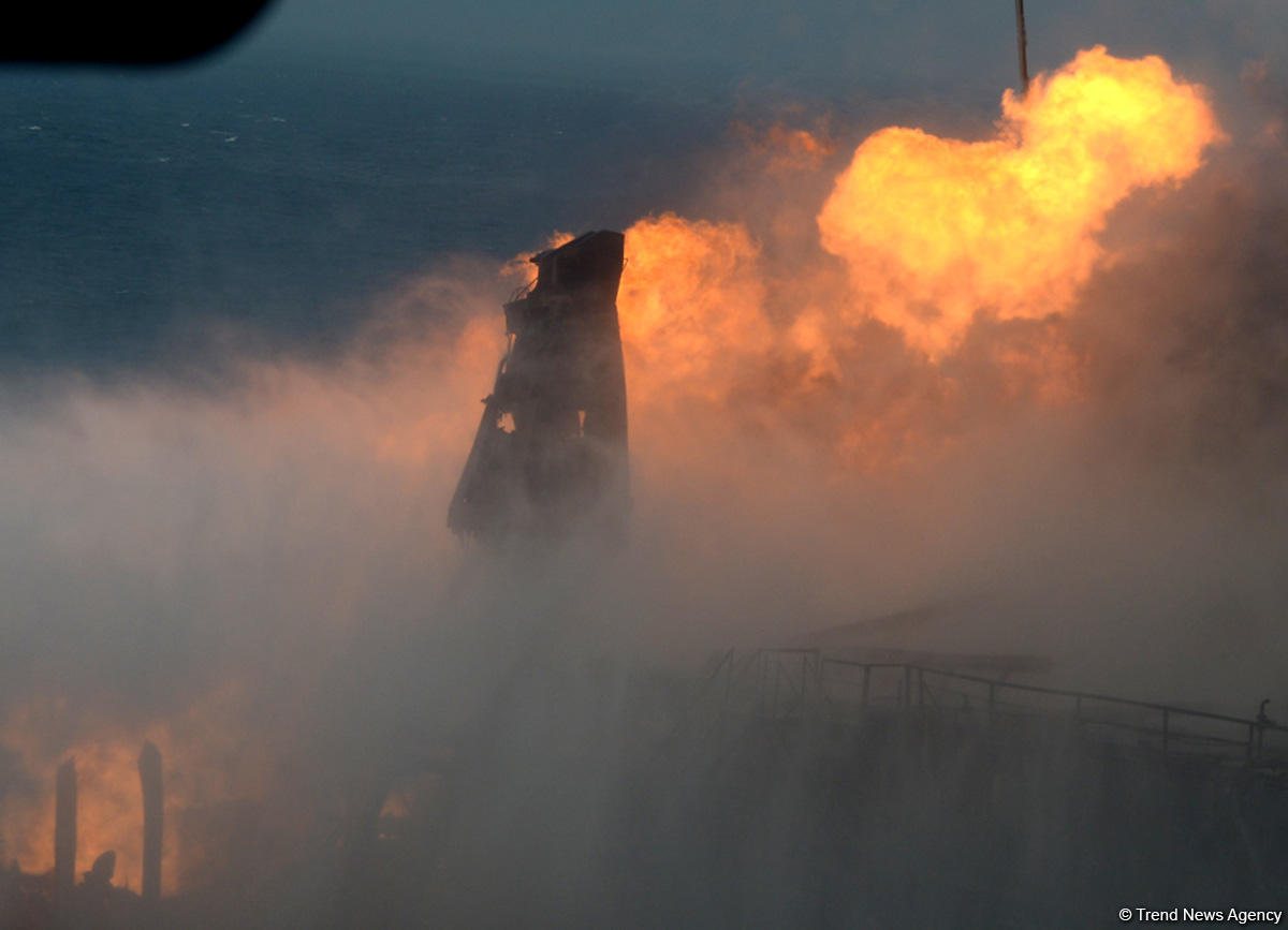 Firefighting underway at faulty platform in Caspian (PHOTO)