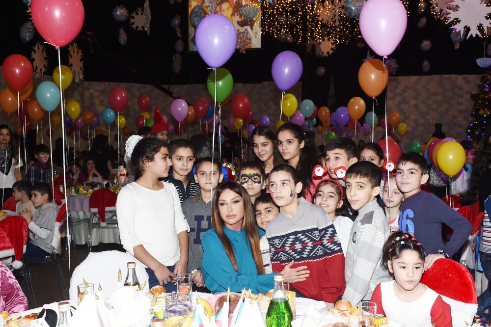 Heydar Aliyev Foundation arranges New Year party for children