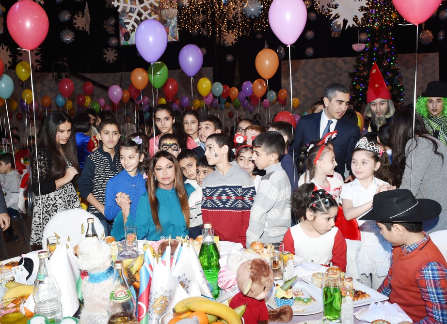 Heydar Aliyev Foundation arranges New Year party for children