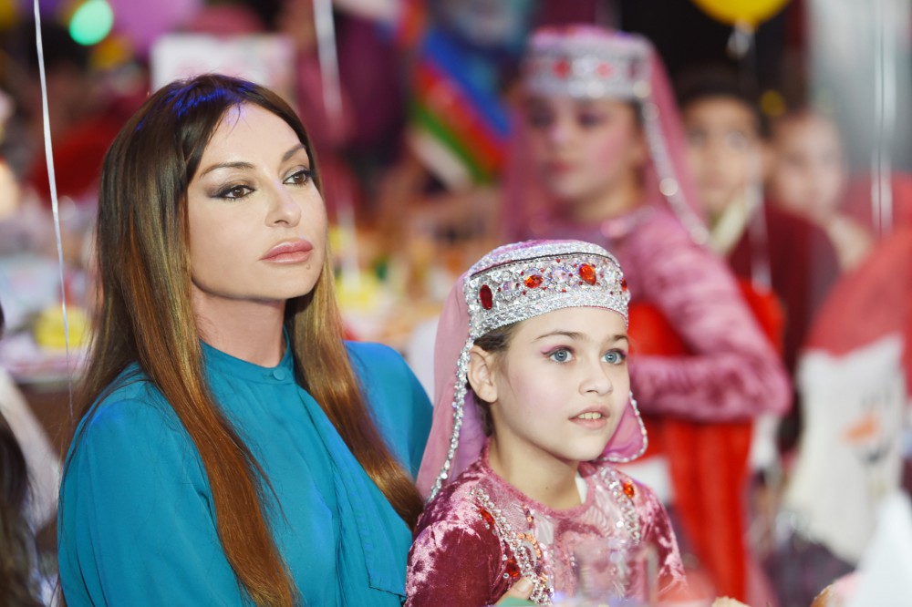 Heydar Aliyev Foundation arranges New Year party for children